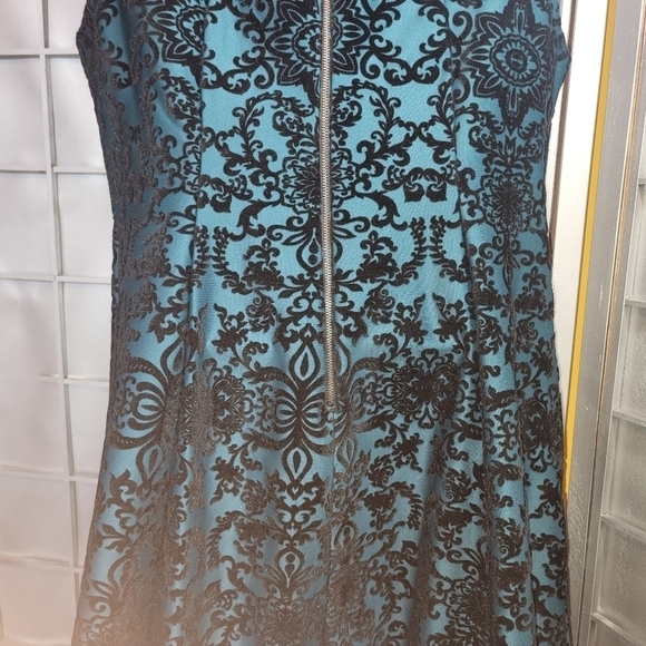 Danny and Nicole size 14 sleeveless dress with zipper back - Picture 9 of 16